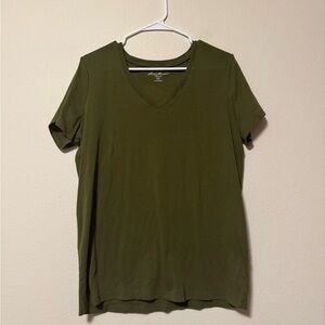 5/$55 !! 🔥 Eddie Bauer Forest Green V-Neck Tee